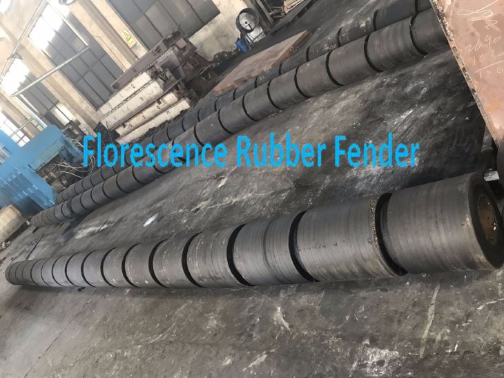 Hot Sale Florescence Tugboat Rubber Fender Hot Sale Florescence Tugboat Rubber Fender