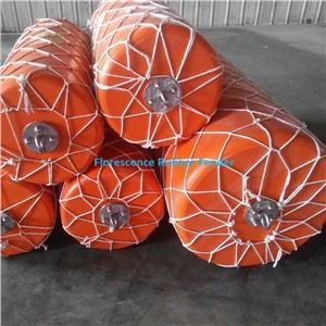 Fender Berisi Busa Kapal Dermaga